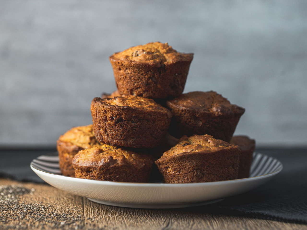 Vláčne mrkvové muffiny s vlašskými orechmi