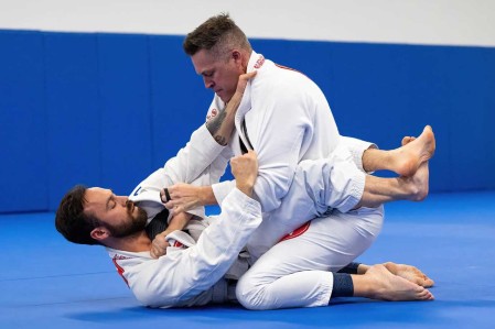 Jak vybrat BJJ kimono, jaké gi koupit? Ultimátní příručka pro výběr správného kimona pro brazilské jiu-jitsu pro rok 2026