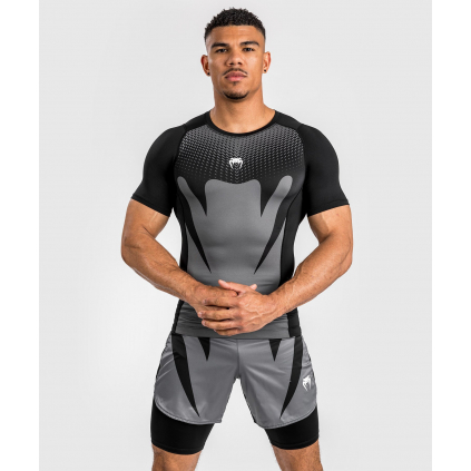 Pánské funkční tričko / rashguard Venum ATTACK - krátké rukávy - Black/Grey (Velikost S)