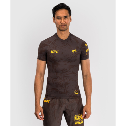 Rashguard Venum UFC FUSION Fight Week Performance - krátký rukáv - Earthen Brown (Velikost XXS)