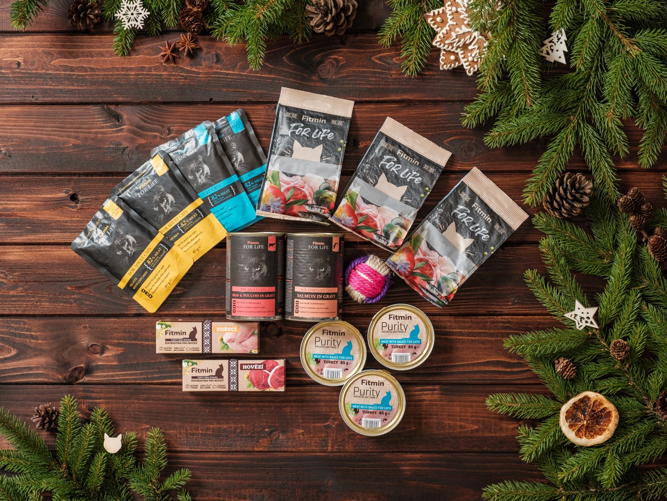 O Vánocích myslíme i na psí a kočičí šampiony. Darujte jim limitovanou edici vánočních balíčků