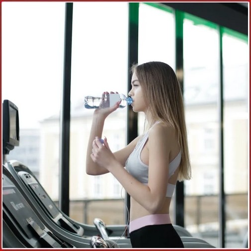 Jaké sportovní nápoje pít pro maximální výkon: Rady a tipy