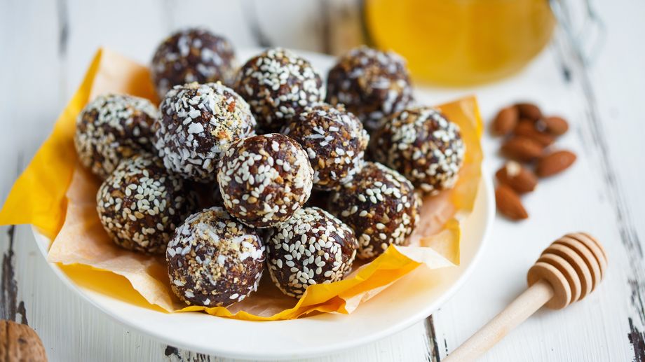 Recept : Energetické guličky s arašidovým maslom a ovsenými vločkami