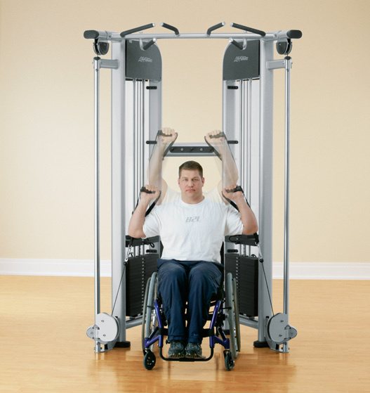Shoulder Press – Tlaky na ramená v sede