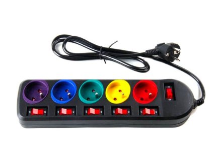 86247 2 86247 1 prodluzovaci kabel 1 5 m 5 zasuvek cerny