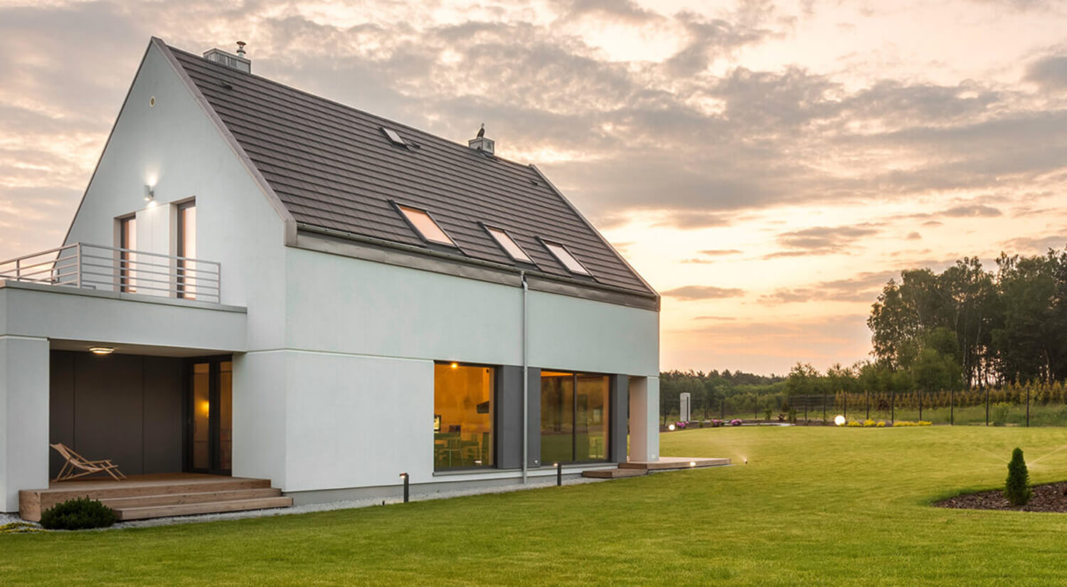 Teplý a bezpečný dům s upevňovacími prvky KLIMAS pro upevnění tepelné izolace stěn v systémech ETICS