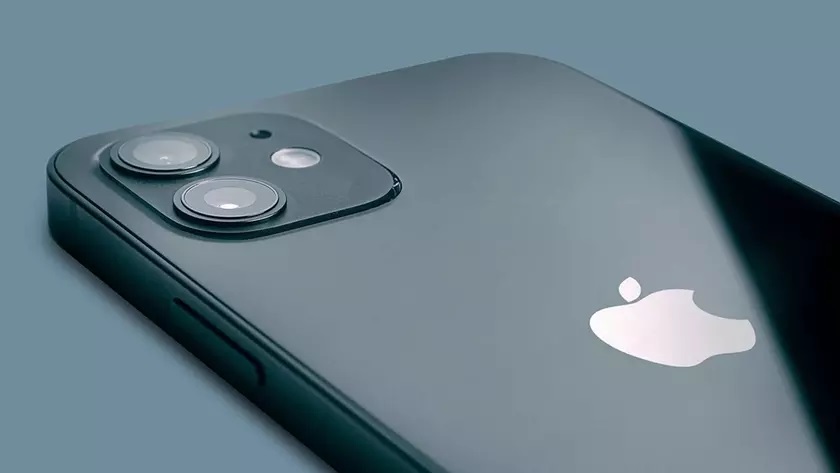 Insider: Apple vyvíjí dotykové kryty pro budoucí iPhone