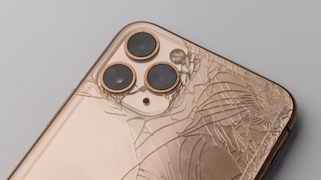 Jak probíhá výměna zadního prasklého skla?