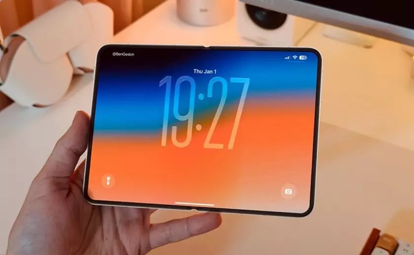 Opravdu čtvercový a bez ohybu! Insider ukázal živé fotky iPhone Fold (nebo jeho maketu)
