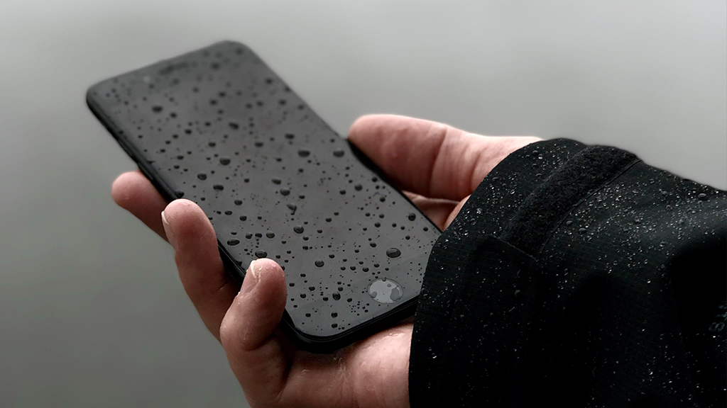 Vytopili jste si telefon? Co udělat než jej donesete do servisu