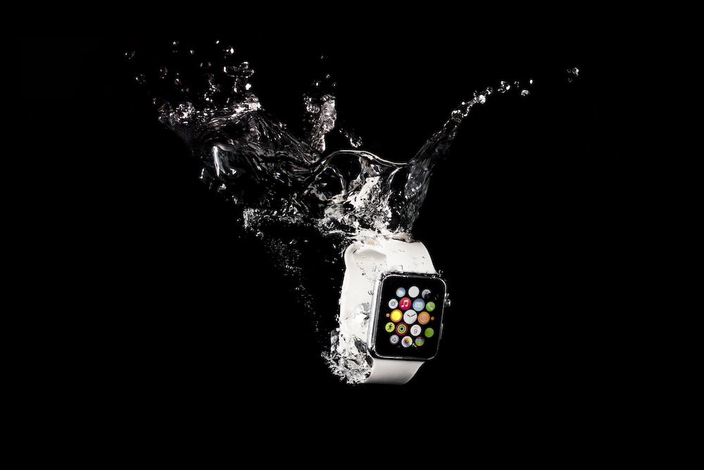 smartwatch-submerged