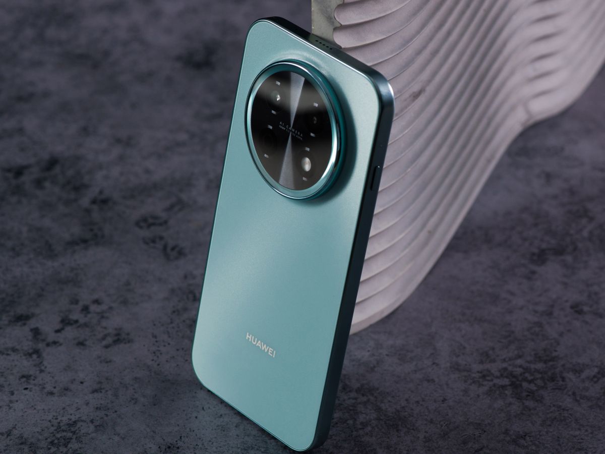 Výdrž na dva dny, odolnost proti pádům a Wi-Fi 7: proč si HUAWEI nova 15 Max zaslouží pozornost
