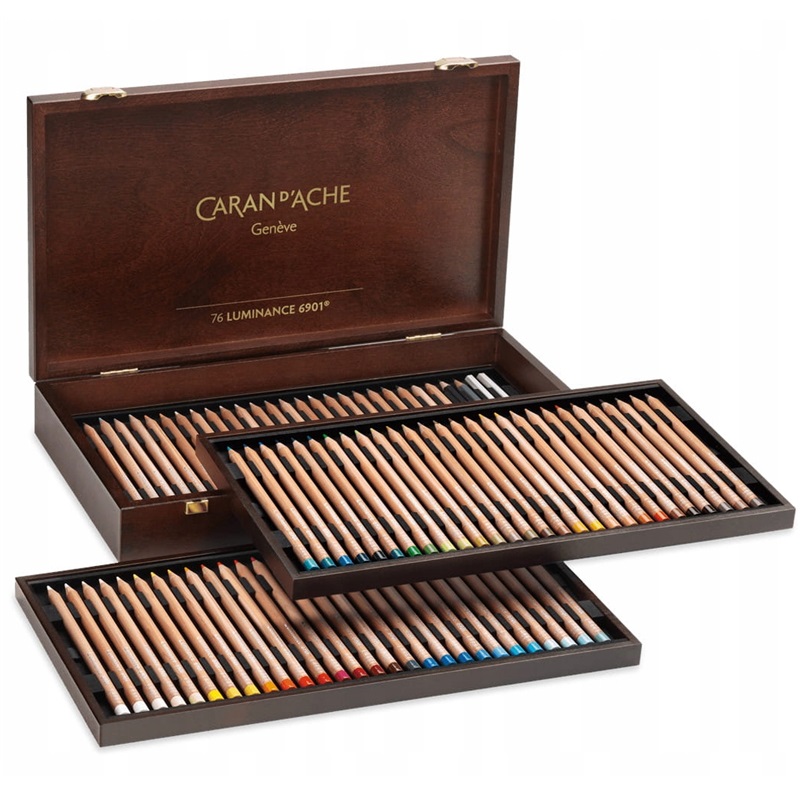 CARAN D'ACHE Pigmentové pastelky Luminance CARAN D'ACHE, 76ks + příslušenství v dřevěné kazetě