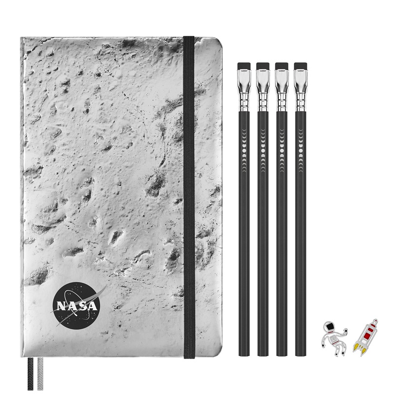 Zápisník MOLESKINE NASA linkovaný L a grafitové tužky v krabičce