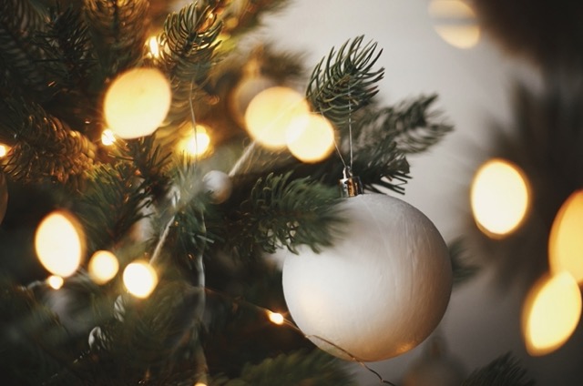 Zamilujte si umělý vánoční stromek. Zde jsou jeho výhody!