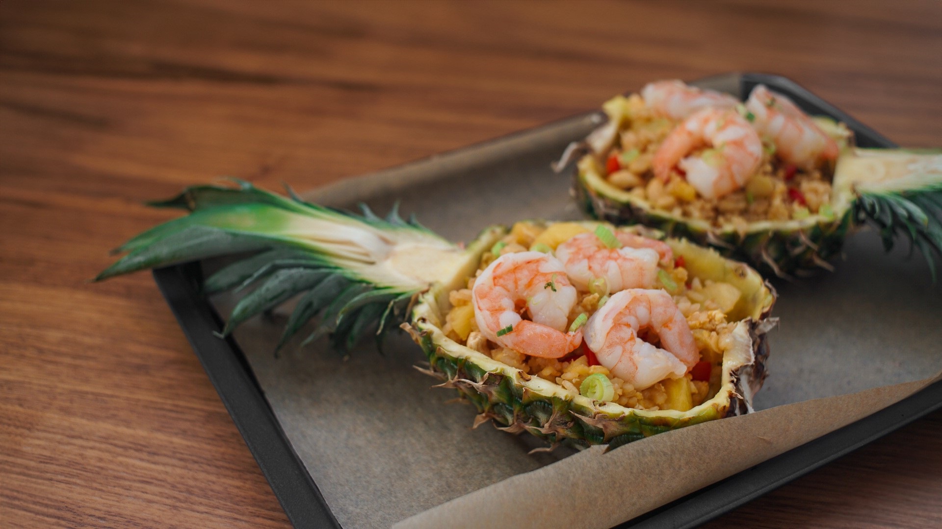 Ananasová smažená rýže s krevetami – exotický thajský recept