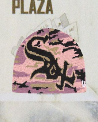 F/W25 Supreme x New Era White Sox Beanie Size: UNI Condition: 10/10 Price: 99€ •Buy online at www.flace.sk (Link in Bio)