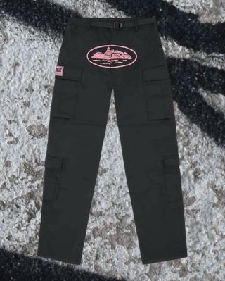 Corteiz Guerillaz Cargo Pants Size: L Condition: 8/10 Price: 139€ (Under Retail!) •Buy online at www.flace.sk (Link in Bio)