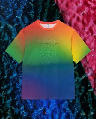 Loewe Emboss Rainbow Tee Size: L Condition: 10/10 Price: 139€ (Under Retail!) •Buy online at www.flace.sk (Link in Bio)