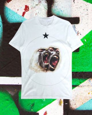 Givenchy Monkey Tee Sizes: M, L, XL Condition: 10/10 Price: 109€ (Under Retail!) •Buy online at www.flace.sk (Link in Bio)