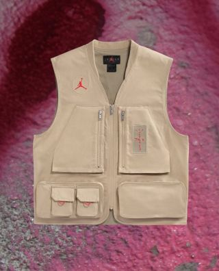 S/S21 Travis Scott x Jordan Utility Vest Size: L Condition: 10/10 Price: 279€ •Buy online at www.flace.sk (Link in Bio)