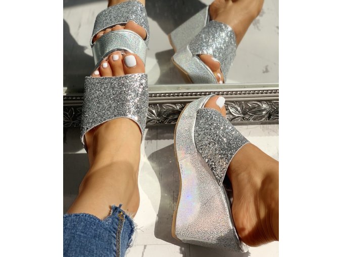 Dámské boty- Dámské letní třpytivé pantofle na klínu více barev