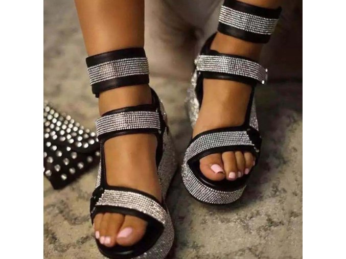Boty - dámské boty - dámské sandály na třpytivé platformě zdobené pásky - dámské sandály