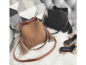 Dámská retro crossbody kabelka se střapci  - více barev