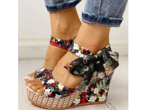 Dámské boty- dámské sandály na klínu s mašličkou