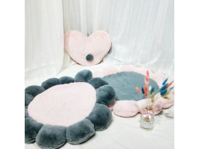 Koberec - chlupatý koberec na sezení ve tvaru kytky - dětský koberec - dětský pokoj