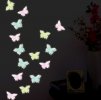 Dekorace- Samolepky na zeď Motýlci svítící ve tmě 6ks- 3 barvy