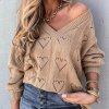 dámské oblečení -  háčkovaný svetr se srdíčkem a výstřihem - dámské svetry - srdce - výprodej skladu