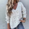 dámské oblečení -  háčkovaný svetr se srdíčkem a výstřihem - dámské svetry - srdce - výprodej skladu