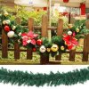 Vánoce - vánoční zdobená girlanda s kytkami - vánoční dekorace - vánoční girlanda