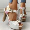 Boty - dámské boty - letní sandálky na korkovém podpatku s květinovém potiskem - dámské sandýly - výprodej skladu