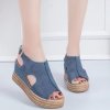 Boty - dámské boty - dámské letní sandály na platformě s páskem - dámské sansdýly - výprodej slevy