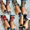 Boty - dámské boty - dámské letní sandály na zavazování s ozdobou mezi palcem - dámské sandály - sandály