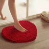 Malý chlupatý koberec ve tvaru srdce