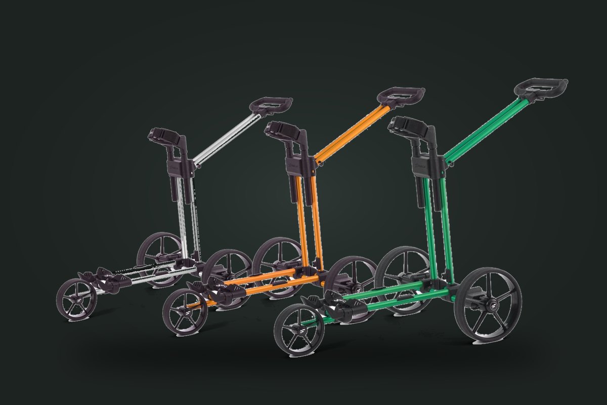 Elektrické golfové vozíky Flat Cat Gear 3.0 ve stříbrné, oranžové a zelené barvě