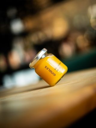 Mrazíky už klepou na okno, tak nezapomeň doplnit vitamíny v podobě našeho shotu! 😮‍💨