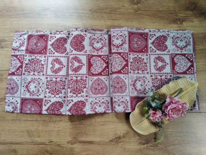 Běhoun na stůl 135x40cm srdíčka bordo