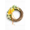 věnec na dveře narcisy