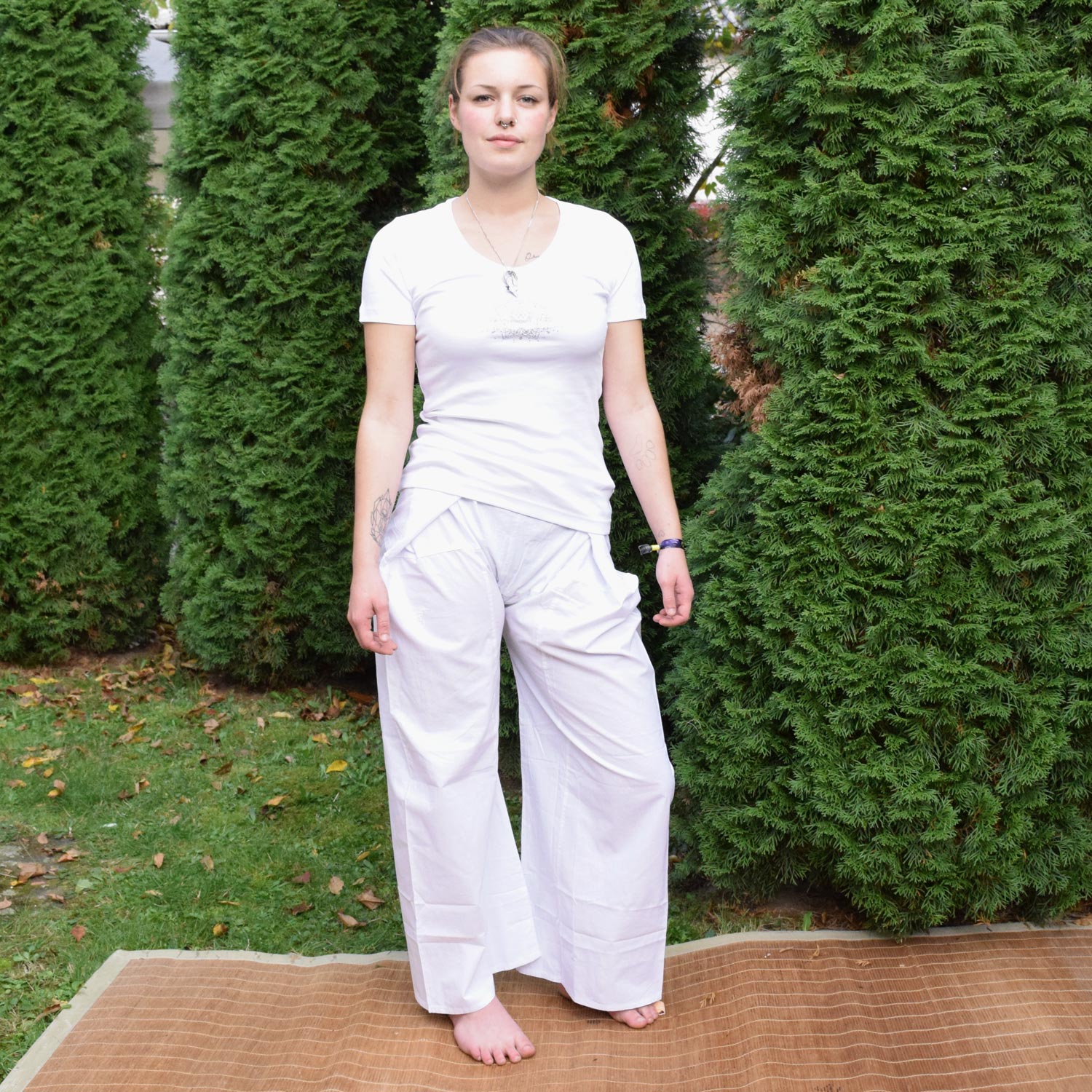 Sat Nam Satnam Kundalini Yoga Thai hlače za žene bijele boje