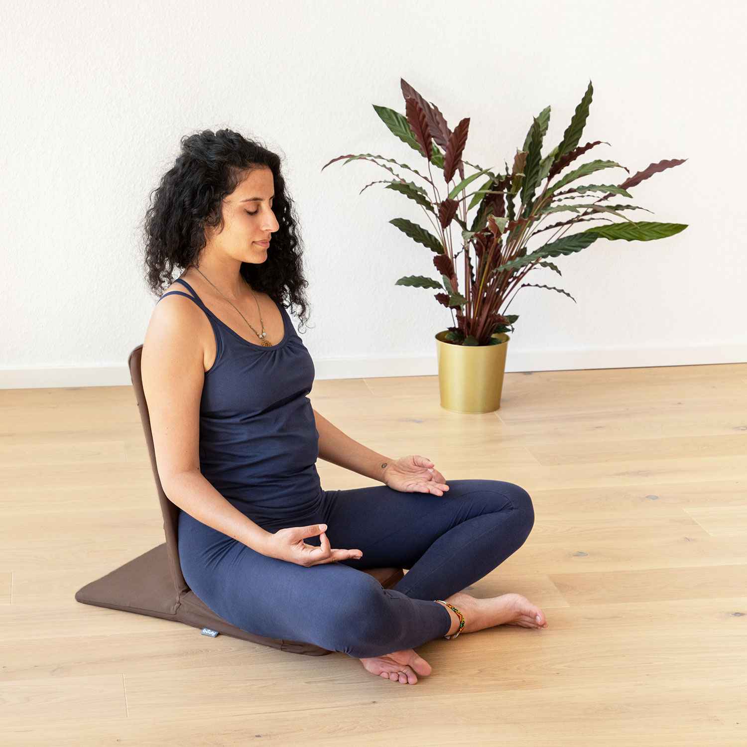 Bodhi Yoga Bodhi MANDIR padlószék 50x36 cm Szín: Fekete