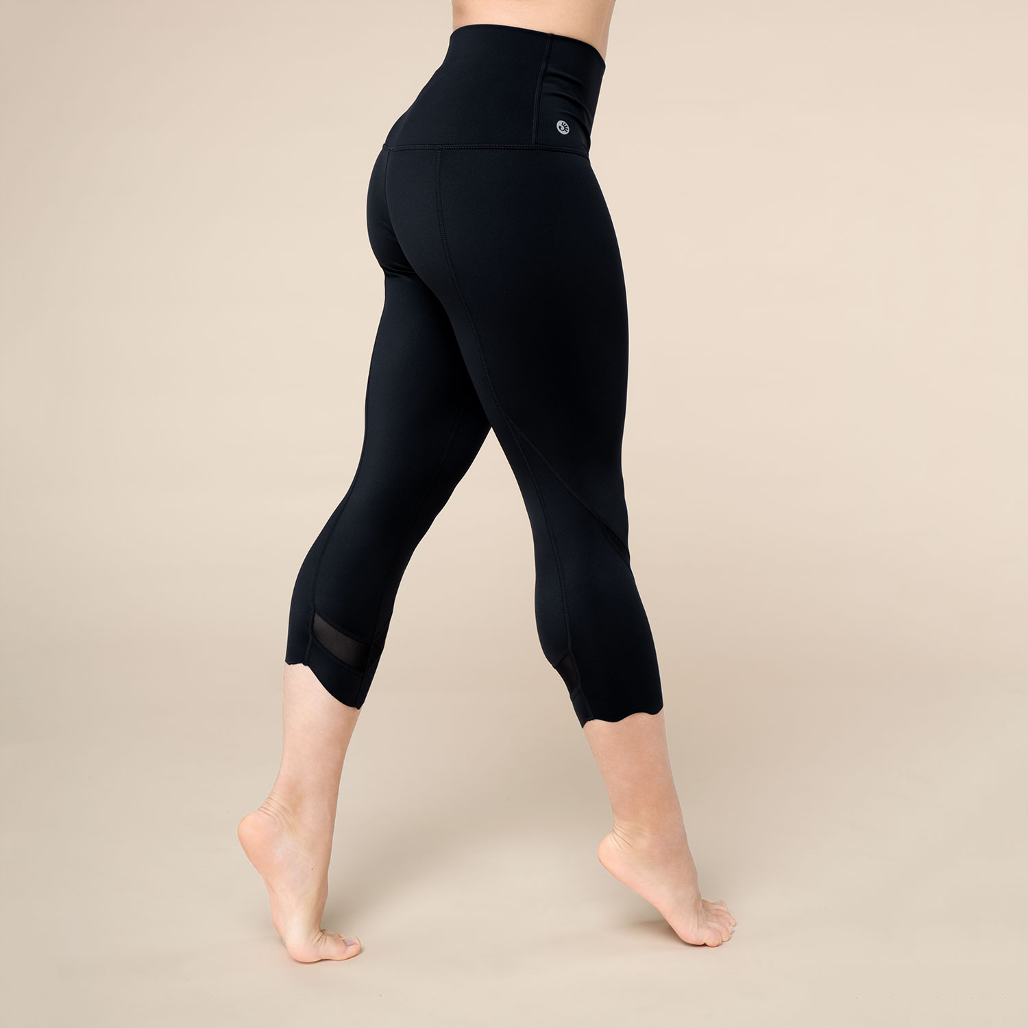 Bodhi Niyama Essentials 3/4 Mesh Capri Leggings jóga és fitnesz nadrág fekete Méret: XS