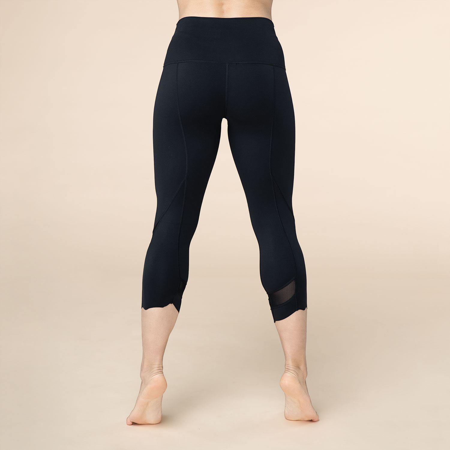 Bodhi Niyama Essentials 3/4 Mesh Capri Leggings jóga és fitnesz nadrág fekete Méret: XS