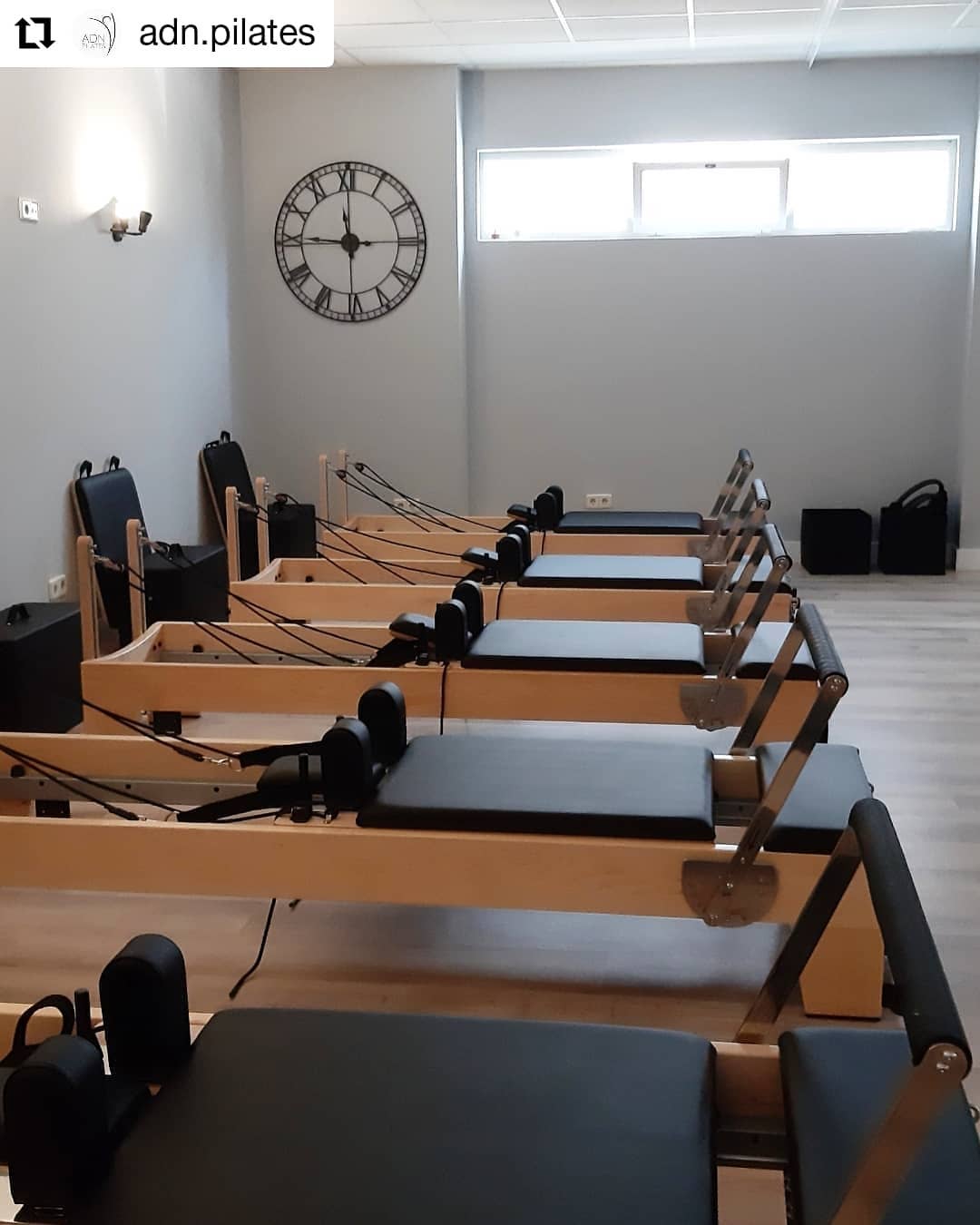 Elina Pilates Wood Reformer 237 cm Szín: Fekete