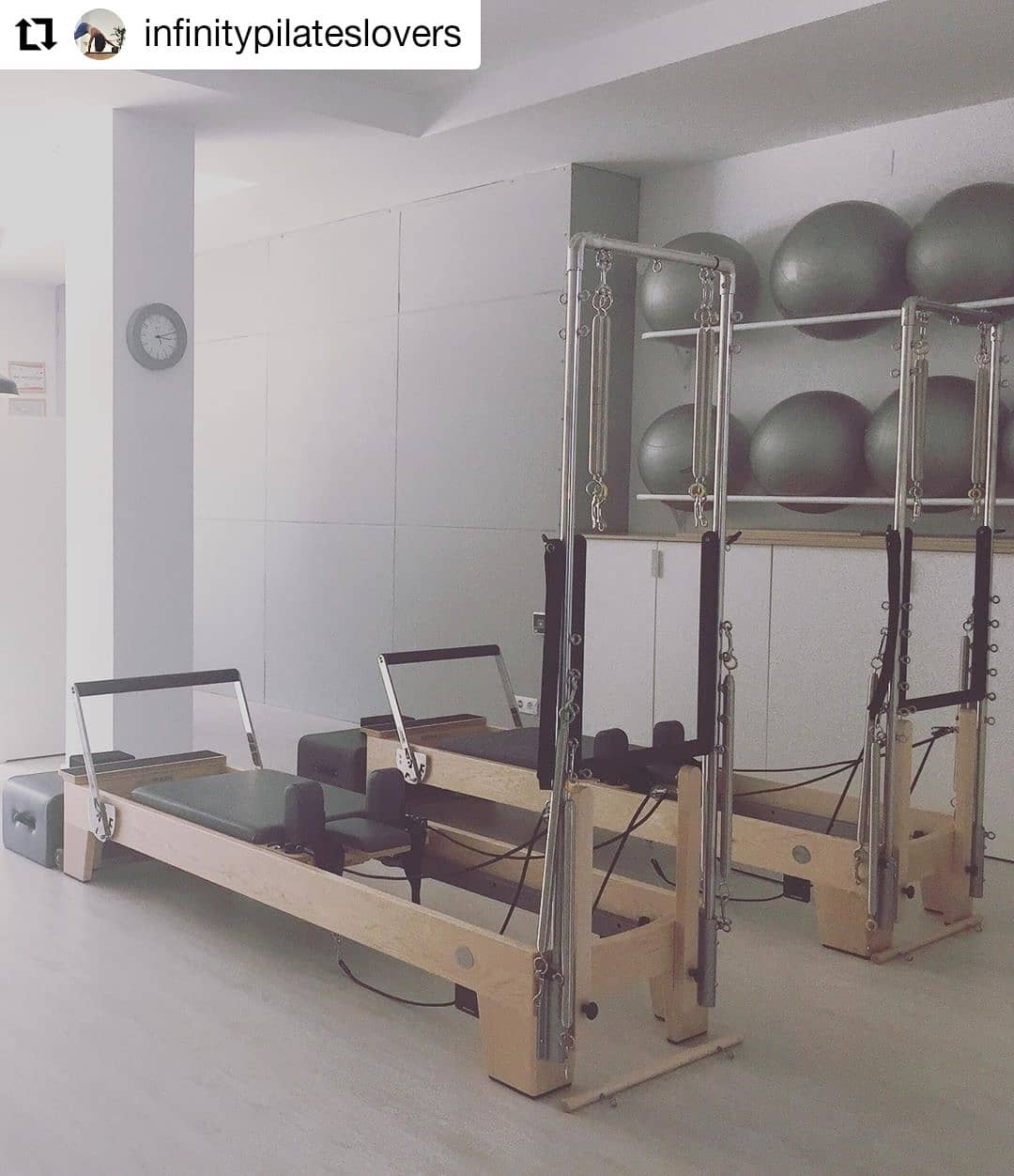 Elina Pilates Wood Reformer 237 cm Szín: Fekete
