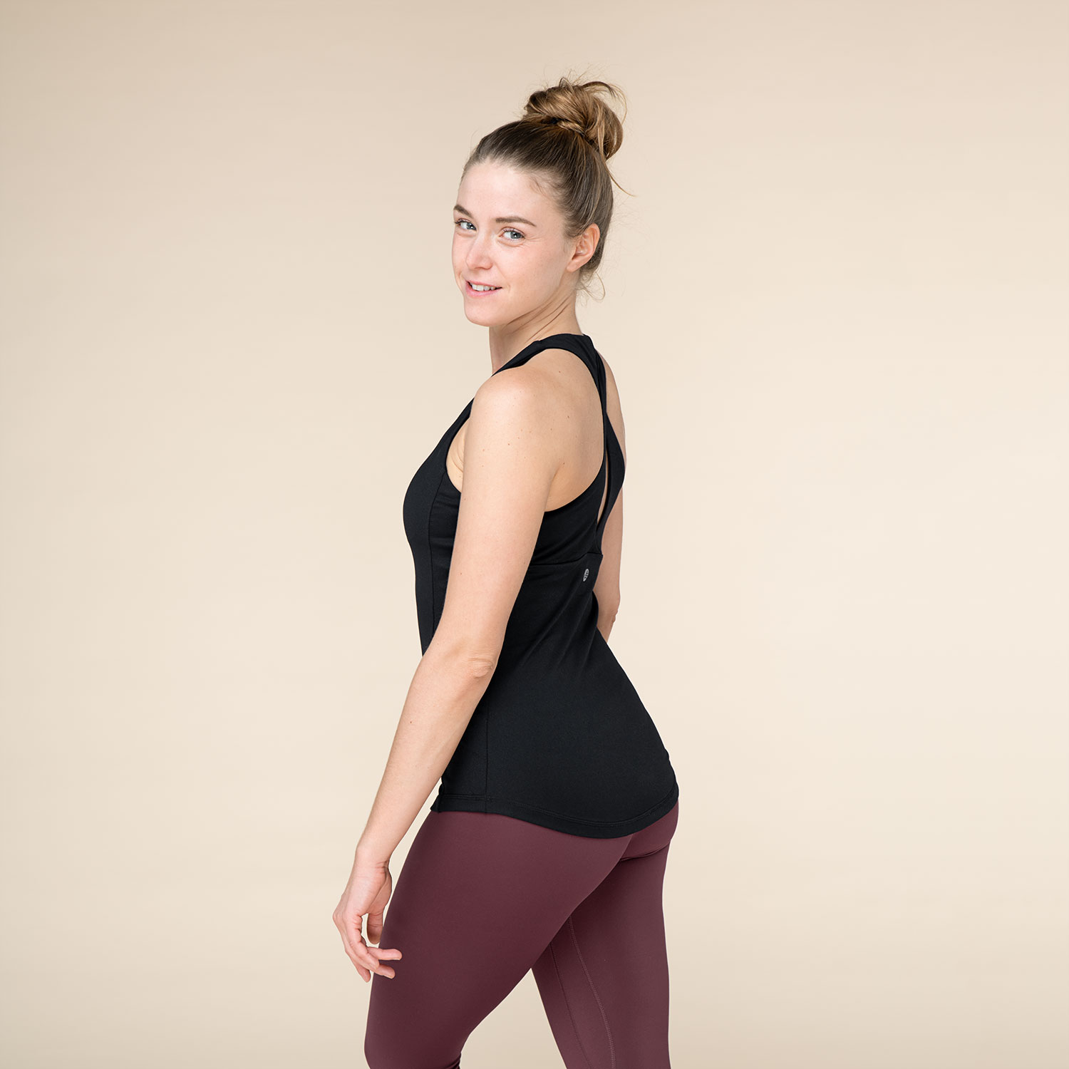 Bodhi Niyama Essentials Crossed Back Tank Top női felső, beépített kosarakkal, fekete Szín: fehér, Méret: XL