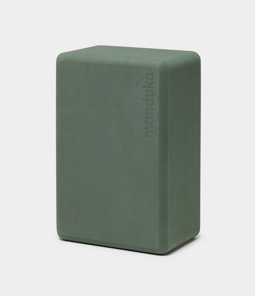 Manduka újrahasznosított hab jógablokk 23x15x10 cm Szín: Sötétzöld